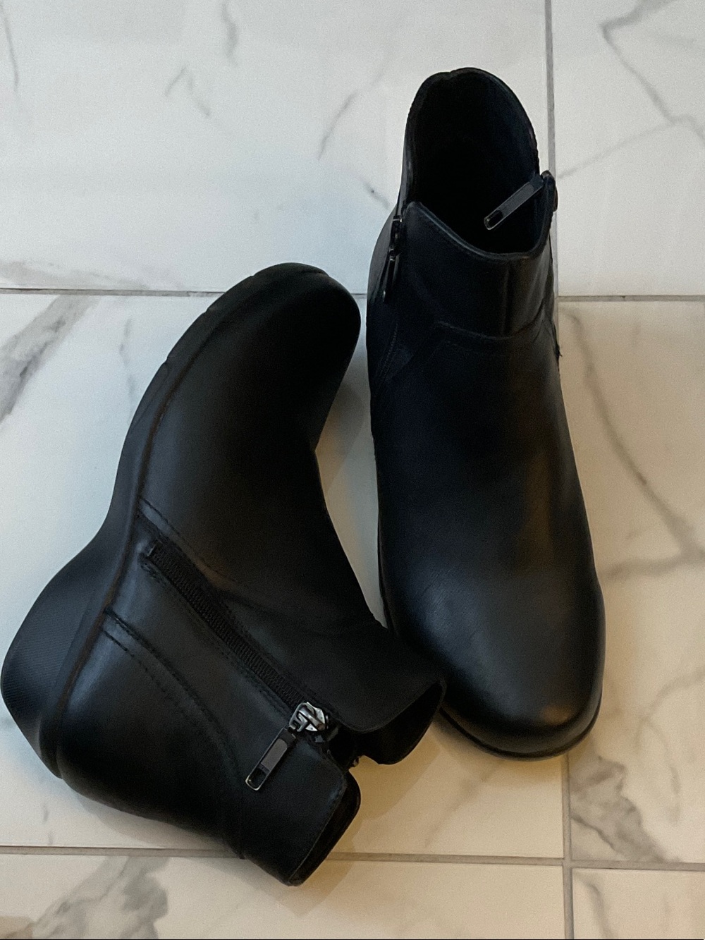 Propet Black Leather Ankle Booties with Side Zipper Size 9.5